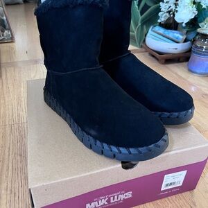 NEW In Box Ladies Muk Luks Size 7 Black Quilt Look Real Suede Water Memory Foam